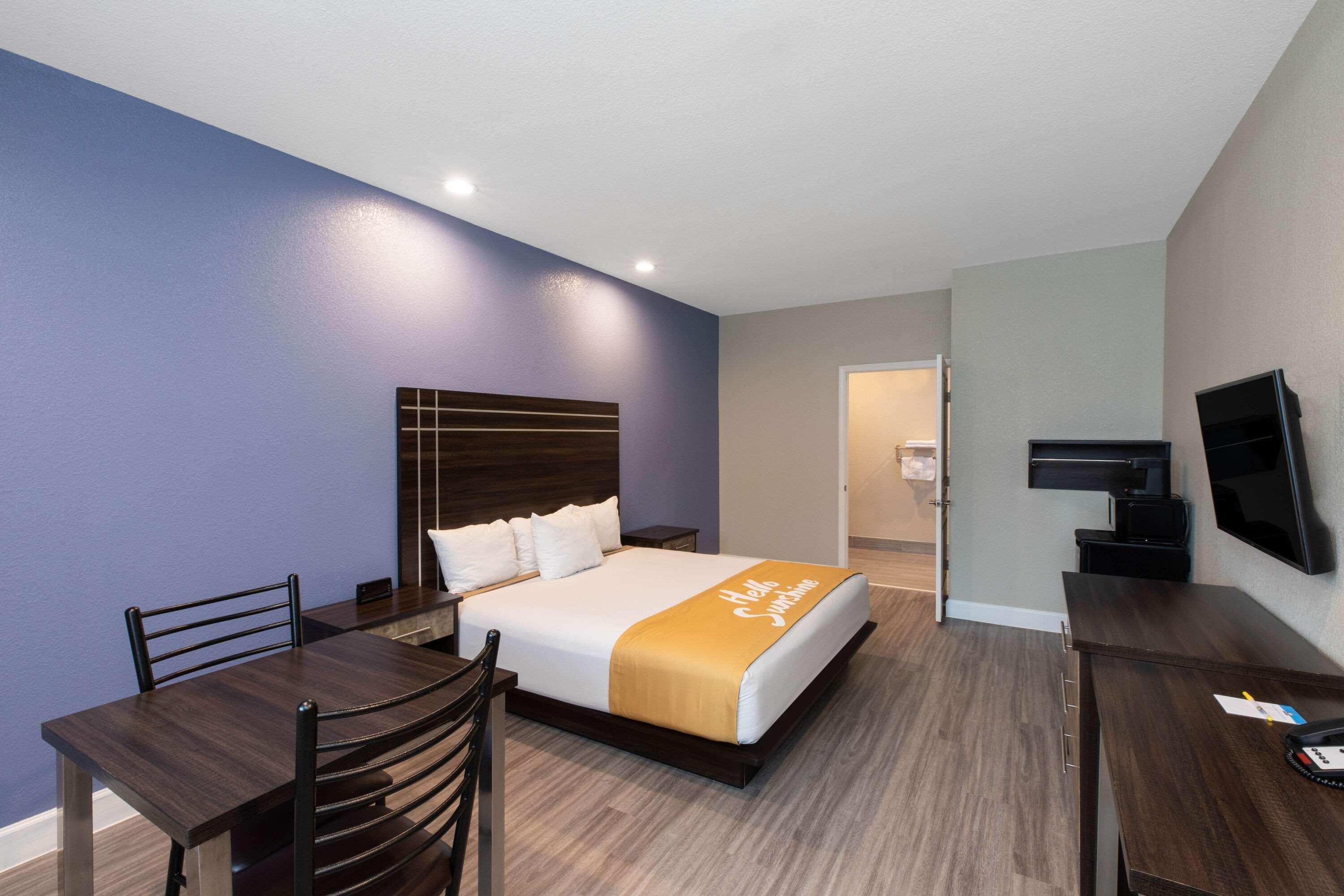 Days Inn & Suites By Wyndham La Porte Exterior foto